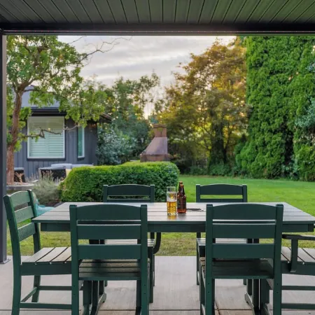 Premier Location: Group-Friendly, Walk to Autzen!