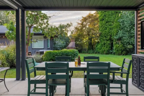 Premier Location: Group-Friendly, Walk to Autzen!