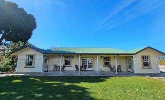 Karamea Village Hotel