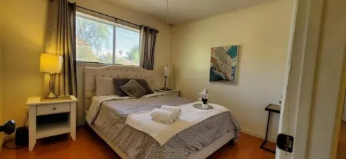 Elegant 5-Bedroom Riverside home with BBQ, AC, WiFi, Fitness, amenities and more