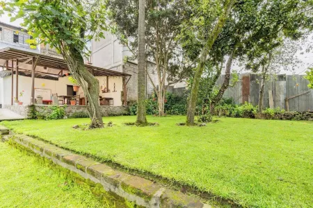 Traveler's House Quito Отели рядом с достопримечательностью «Капилья-дель-Омбре»