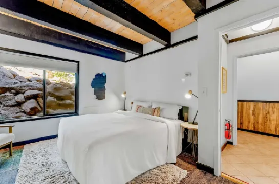 Charming Retreat with Pool Access and Patio Grill - Cozy Mountain Escape Hotels in Kings Beach