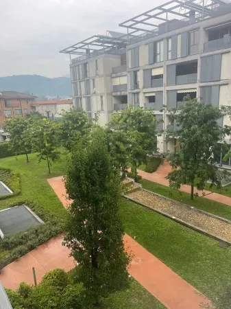 Close to downtown Como, free parking. Convenient for Switzerland.