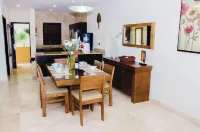 Beautiful oceanfront apartment, 1 block from 5th Av.