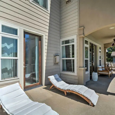 Luxe Getaway w/ Riverfront Views in Grants Pass!