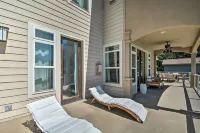 Luxe Getaway w/ Riverfront Views in Grants Pass! - balcony