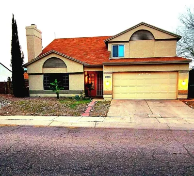 Cheerful 3 bedroom house with a beautiful backyard Hotels near San Xavier del Bac Mission