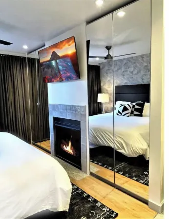 View of Slopes! Walk to Lifts at Canyon Lodge