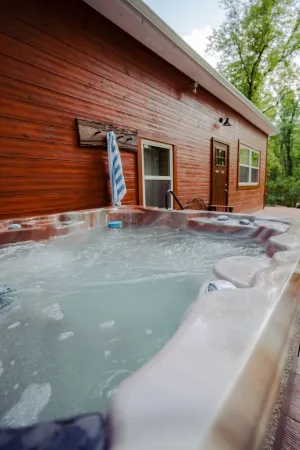 Bear's Den Retreat - Hocking Hills