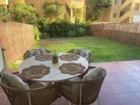 Ground floor with garden and views 400 meters from the beach