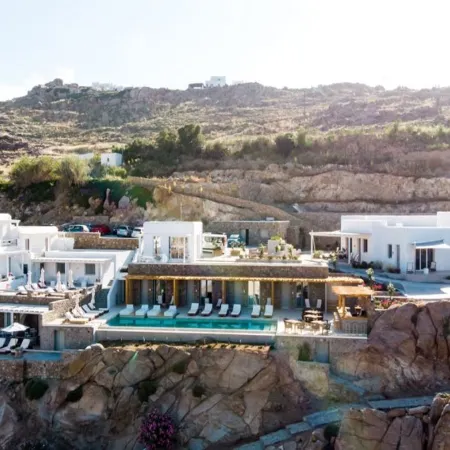 Super Paradise Hotel