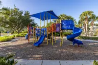 Stunning 6 bed Home with Private Pool Overlooking Quiet Conservation Area