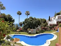 Villa in Nerja with Pool & Beach Nearby - فلل