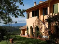 Spacious Tuscan Villa Retreat