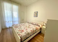 Moderno appartamento con balcone vista piscina