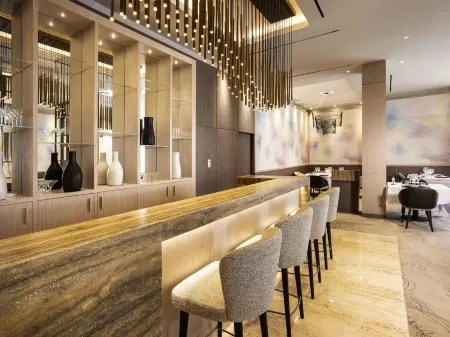 Novotel Tunis Lac Отели рядом с достопримечательностью «Chalet vert»