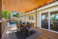 Carlton Crush Pad ~ Where Your Wine Country Getaway Comes to Life Hotels in Carlton