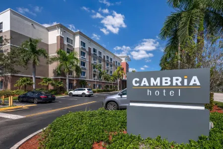 Cambria Hotel Ft Lauderdale, Airport South & Cruise Port Отели в г. Дания-Бич
