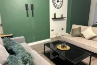 House - Sleeps 5 - Garden - Parking