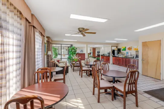 Quality Inn & Suites Stockbridge Atlanta South I-75