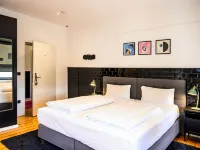 Nikii Boutique Hotel Отели рядом с достопримечательностью «Станция метро Longericher Straße»
