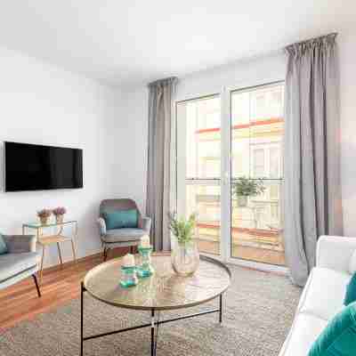 Nice 3 BD apartment with terrace in Cadiz center. San Antonio II Rooms