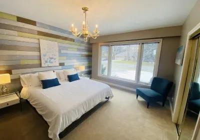cozy bungalow Hotels in Etobicoke