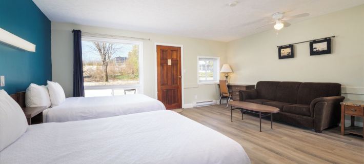 Lions Head Beach Motel & Cottages - Waterfront Hotels in Bruce County