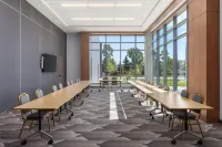 Staybridge Suites Montreal Airport - ST-Laurent by IHG - Airport Shuttle