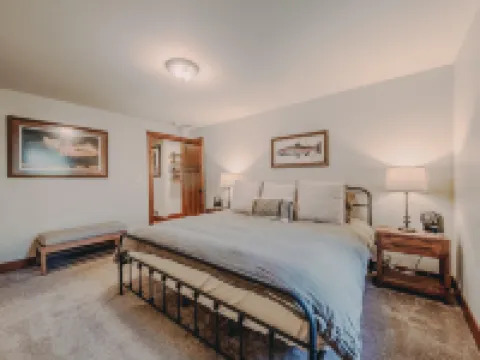 Spotted Bear Cabin For 6 Hotels in Bigfork