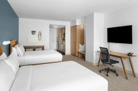 Element Calgary Downtown Отели рядом с достопримечательностью «Парк Эдворти»