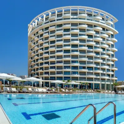 Play Hatzuk Beach Hoteles cerca de Playa Hof HaTzuk