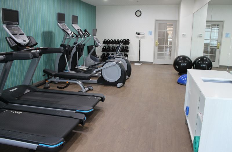 Holiday Inn Express & Suites Tulare by IHG photo 3