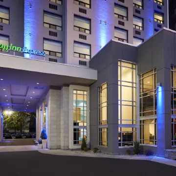 Holiday Inn Express WINDSOR WATERFRONT by IHG