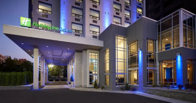 Holiday Inn Express WINDSOR WATERFRONT by IHG