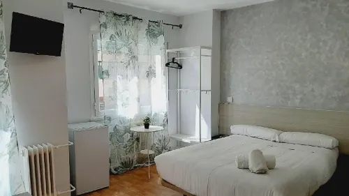 Hostal Lucia by Gaiarooms