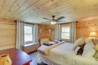Secluded Cabin w/ Mtn Views ~ 33 Mi to Bigfork! - Parkering