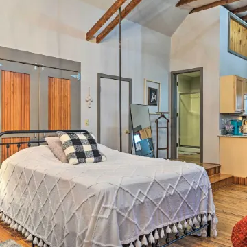 Pet-Friendly Loft Vacation Rental w/ Fire Pit!