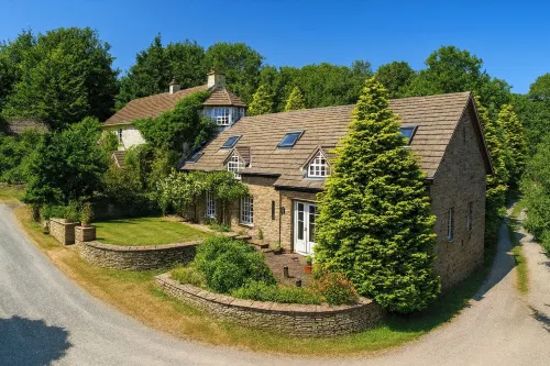 The Hillis Farmhouse - 6 Bed - Sleeps 11 - Pets