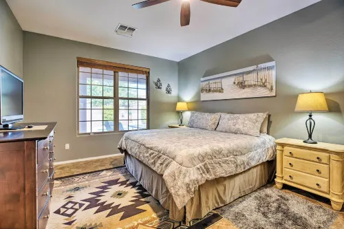 Family Home w/ Pool, BBQ & Fire Pit in Goodyear - Homestays