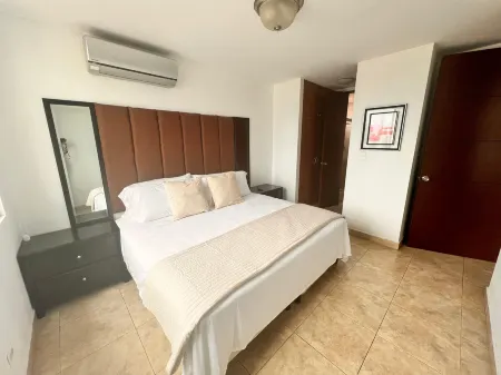 Cozy Apartment in El Cangrejo Отели рядом со станцией Panama Canal Railway Station