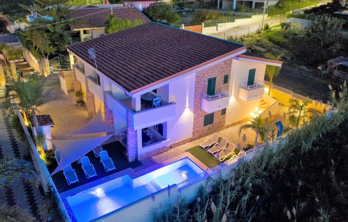 Villa Paglianiti - Your Family Residence!