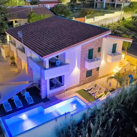 Villa Paglianiti - Your Family Residence!