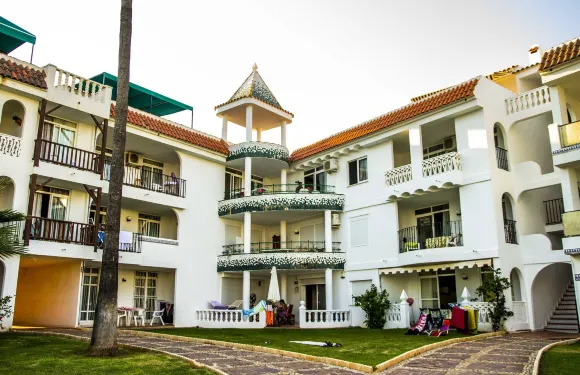 吉恩廣場羅曼娜公園公寓式酒店