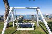 Private Riverfront Home with Hot Tub, Kayaks, Paddleboards and Riverside Firepit Hotels in Grasonville