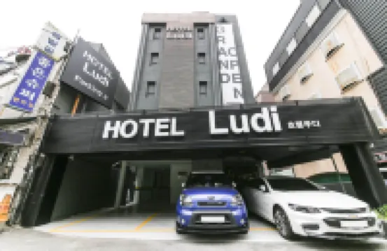Shinchon Hotel Ludi 新村駅周辺のホテル