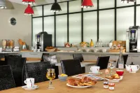 Kyriad Lyon Est - Stadium - Eurexpo Hotels in Meyzieu