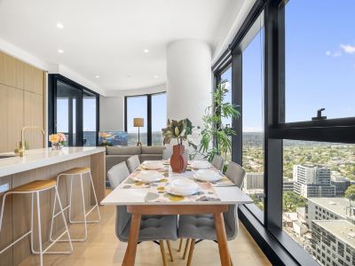 High-Rise 3-Bed Apartment with Premium Amenities