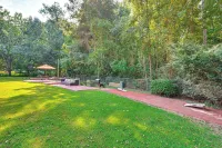 3 Mi to Arabia Mtn Trails: Quiet Ranch-style Home - Wifi