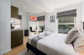 جيستريدي - جرينويتخ بارك ستوديوز